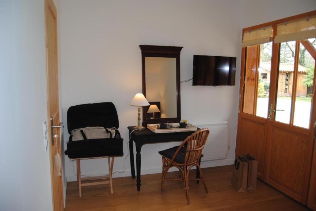 La Maison Du Las Saint-Jean-d'Illac Quarto foto